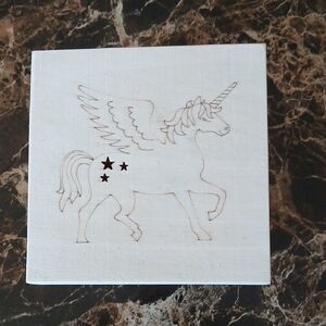 Engraved Unicorn Jewlerybox in Light Wood